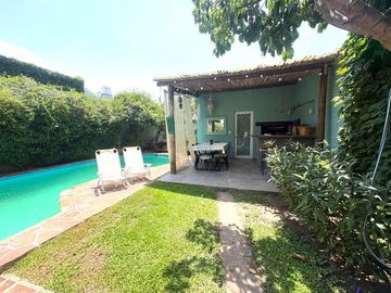 Casa 4 dormitorios Beccar