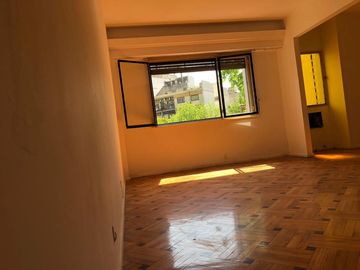 VENTA CABALLITO G.  BRUNO 800   SEMIPISO 4 AMBIENTES MUY LUMINOSO