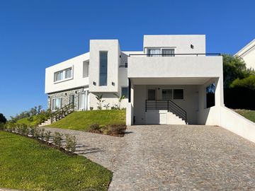 CASA EN VENTA APTO CREDITO EN LA RESERVA CARDALES