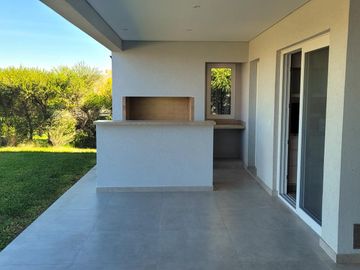 CASA EN VENTA APTO CREDITO EN LA RESERVA CARDALES