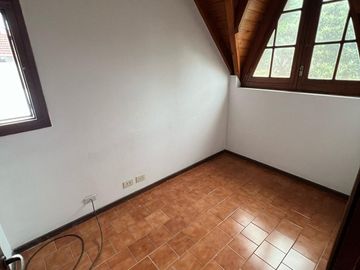 Casa en alquiler 4 amb, con jardín y parrilla  en Martinez