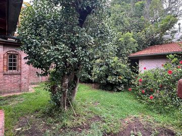 Casa en alquiler 4 amb, con jardín y parrilla  en Martinez