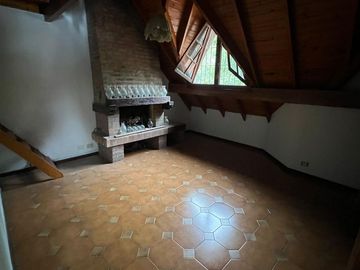 Casa en alquiler 4 amb, con jardín y parrilla  en Martinez