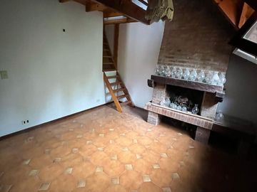 Casa en alquiler 4 amb, con jardín y parrilla  en Martinez