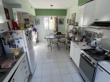 Casa en  barrio Roca