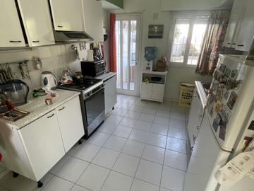 Casa en  barrio Roca