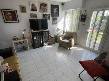 Casa en  barrio Roca