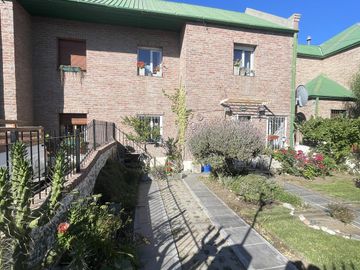 Casa en  barrio Roca