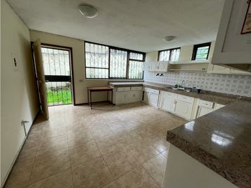 El Batán Alto, Casa en Venta, 270m2, 4 Habitaciones