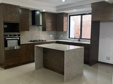 Hermosa Casa Equipada en VENTA | Fracc. Valdivia II