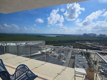 Departamento en Venta, 2 habitaciones, Marina Condos and Canal Homes, Puerto Cancún