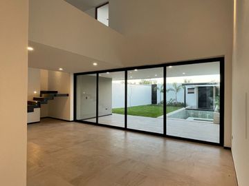 CASA EN VENTA EN MÉRIDA 3 RECAMARAS TEMOZON NORTE CON PISCINA