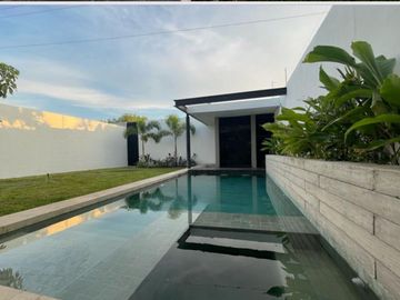 CASA EN VENTA EN MÉRIDA 3 RECAMARAS TEMOZON NORTE CON PISCINA