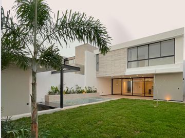 CASA EN VENTA EN MÉRIDA 3 RECAMARAS TEMOZON NORTE CON PISCINA