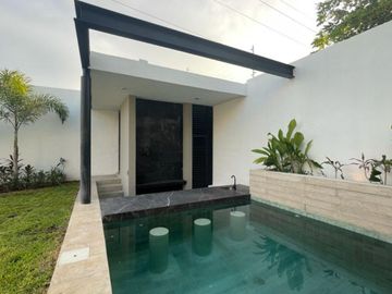 CASA EN VENTA EN MÉRIDA 3 RECAMARAS TEMOZON NORTE CON PISCINA