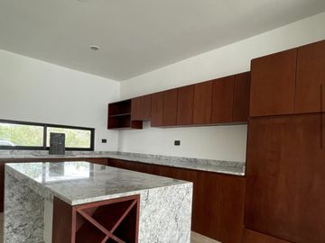 CASA EN VENTA EN MÉRIDA 3 RECAMARAS TEMOZON NORTE CON PISCINA