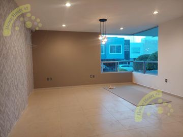Casa en venta renta en Centro Sur Claustros de las Misiones II Queretaro frente Central Park