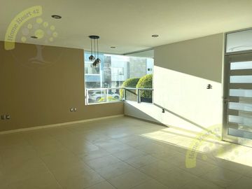 Casa en venta renta en Centro Sur Claustros de las Misiones II Queretaro frente Central Park
