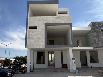 El Cielo Residencial CASA en VENTA con Roof Garden, La Antorcha, Hacienda Valbuena, Katania, Porton Cañada