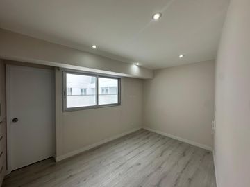 Venta de funcional departamento de 2 habitaciones en Miraflores