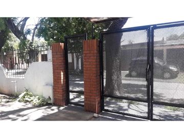 Casa Al Frente Barrio La Florida, Dos Dormitorios!