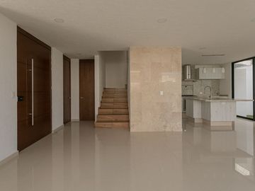 CASA EN VENTA LOMAS DE ANGELOPOLIS