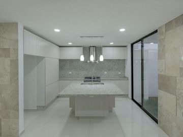 CASA EN VENTA LOMAS DE ANGELOPOLIS
