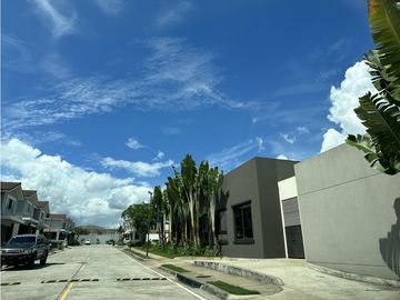 Brisas del Golf Residencia en venta en Aventura Paseo del Norte