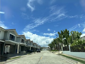 Brisas del Golf Residencia en venta en Aventura Paseo del Norte