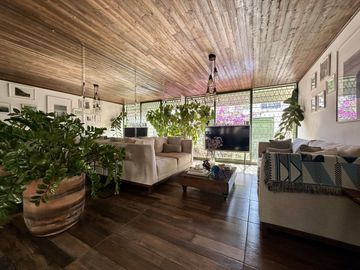 EXCLUSIVA RESIDENCIA EN VENTA EN JARDINES SAN IGNACIO ZAPOPAN, JALISCO
