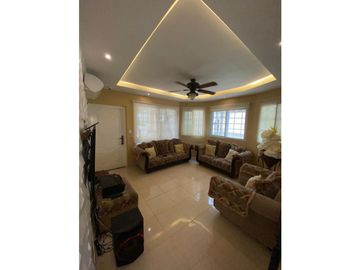 Brisas del Golf espectacular esquina 265,000