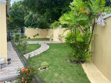Brisas del Golf espectacular esquina 265,000
