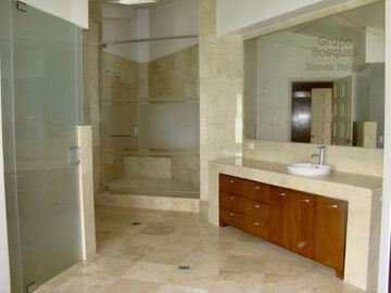 Casa en Venta en Bosques de la Herradura en Huixquilucan, Estado de México.