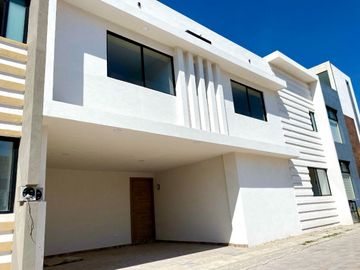 Casa en venta en El Sereno Residencial, atrás de plaza San Diego con 3 recámaras