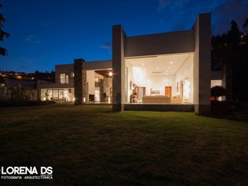 Venta Espectacular Casa de 5 dormitorios en Urbanización Pillagua. Sector Santa Ines. Cumbayá. SC