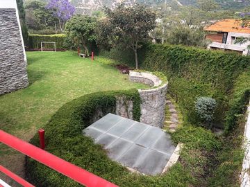 Venta Espectacular Casa de 5 dormitorios en Urbanización Pillagua. Sector Santa Ines. Cumbayá. SC