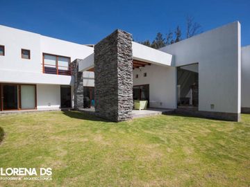 Venta Espectacular Casa de 5 dormitorios en Urbanización Pillagua. Sector Santa Ines. Cumbayá. SC
