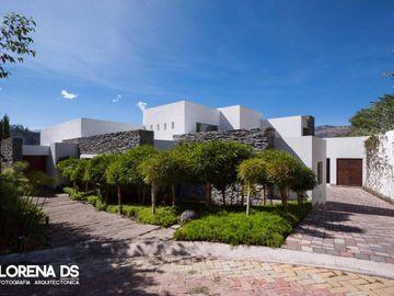Venta Espectacular Casa de 5 dormitorios en Urbanización Pillagua. Sector Santa Ines. Cumbayá. SC