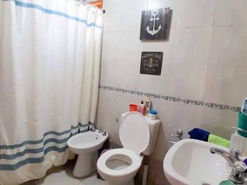 Casa 5 ambientes en venta 6ta secc + casa industri