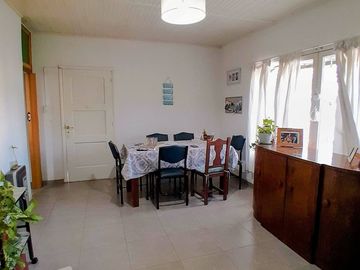 Casa 5 ambientes en venta 6ta secc + casa industri