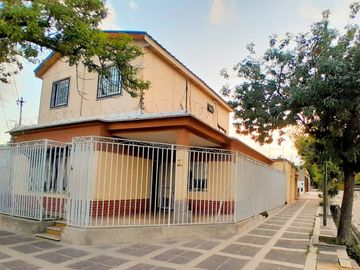 Casa 5 ambientes en venta 6ta secc + casa industri