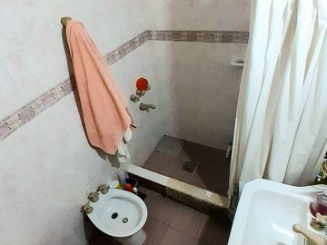 Casa 5 ambientes en venta 6ta secc + casa industri