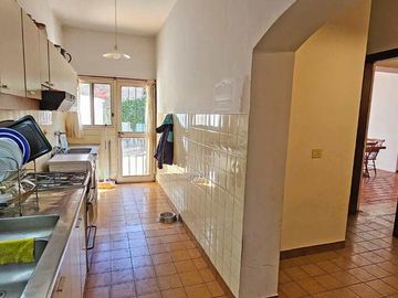 VENTA CASA 6 AMBIENTES  JARDIN Y PILETA EN OLIVOS