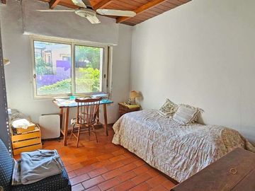 VENTA CASA 6 AMBIENTES  JARDIN Y PILETA EN OLIVOS