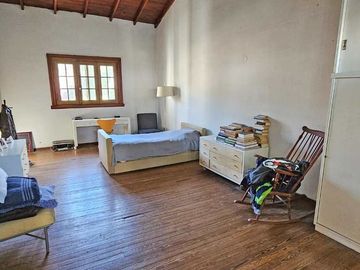 VENTA CASA 6 AMBIENTES  JARDIN Y PILETA EN OLIVOS