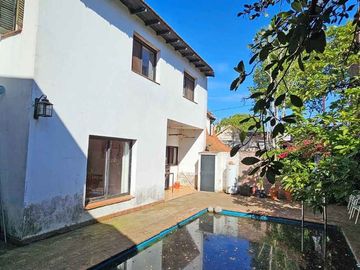 VENTA CASA 6 AMBIENTES  JARDIN Y PILETA EN OLIVOS