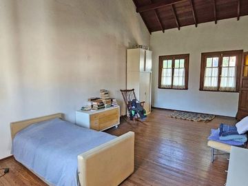 VENTA CASA 6 AMBIENTES  JARDIN Y PILETA EN OLIVOS