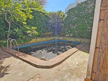 VENTA CASA 6 AMBIENTES  JARDIN Y PILETA EN OLIVOS