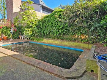 VENTA CASA 6 AMBIENTES  JARDIN Y PILETA EN OLIVOS