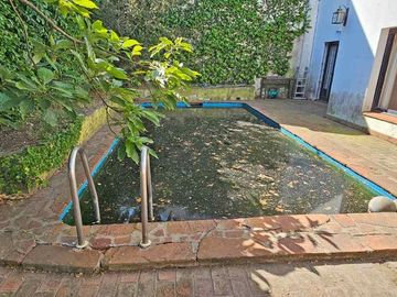 VENTA CASA 6 AMBIENTES  JARDIN Y PILETA EN OLIVOS